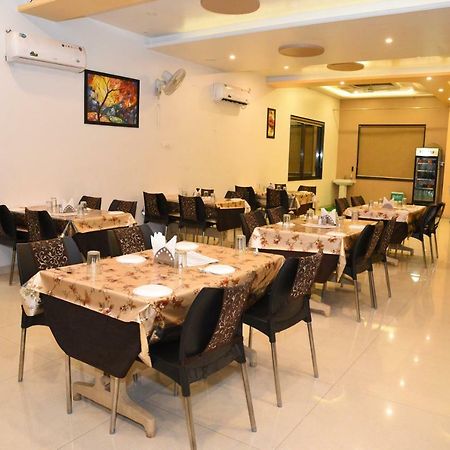 Hotel Gulmohar Pride Ahmednagar Exterior photo