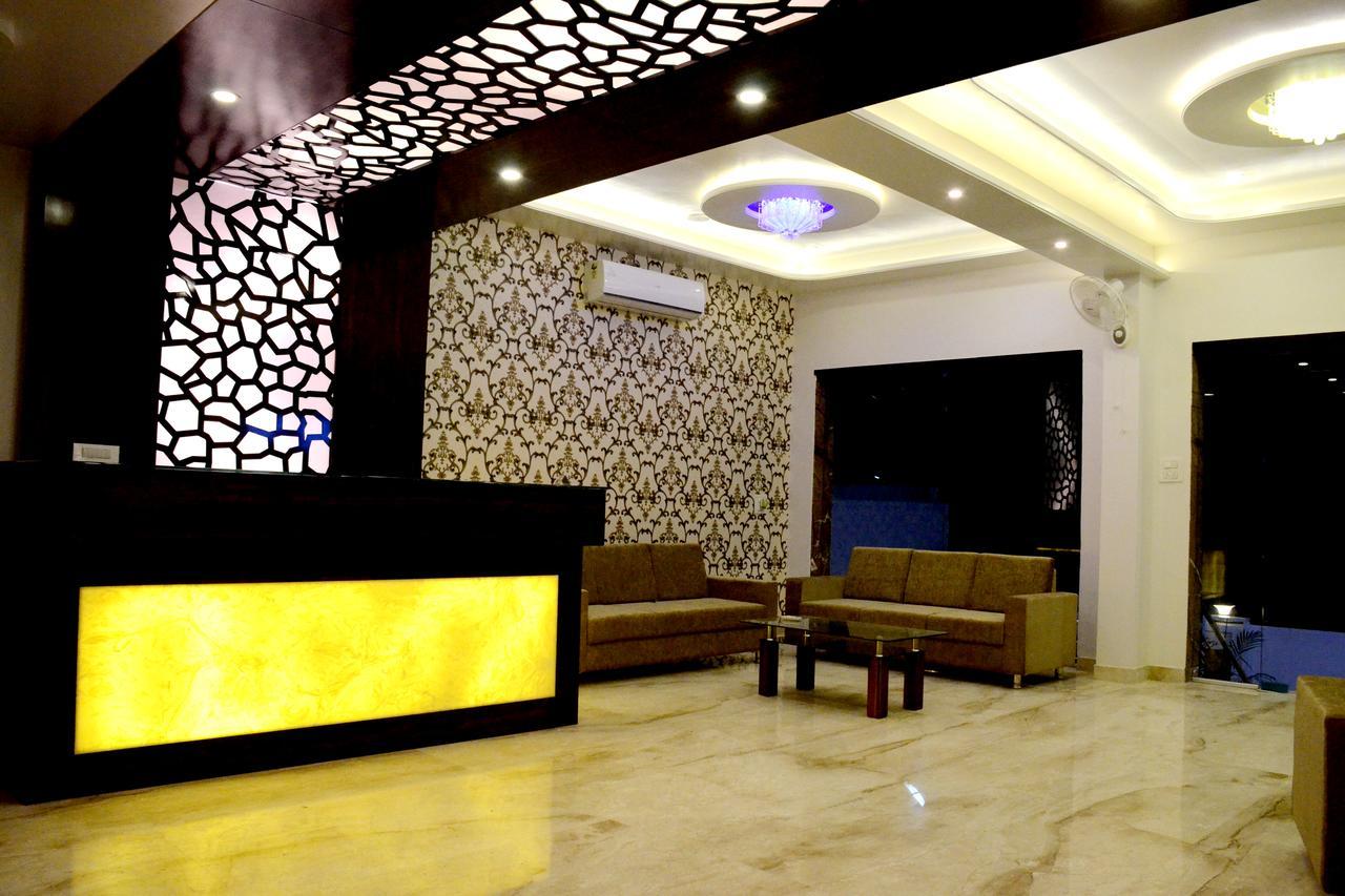 Hotel Gulmohar Pride Ahmednagar Exterior photo