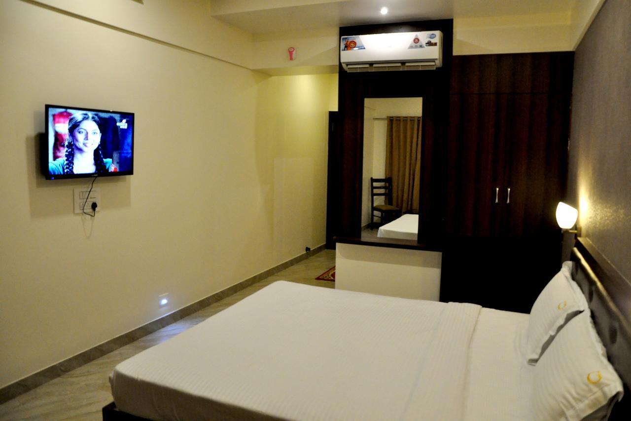 Hotel Gulmohar Pride Ahmednagar Exterior photo