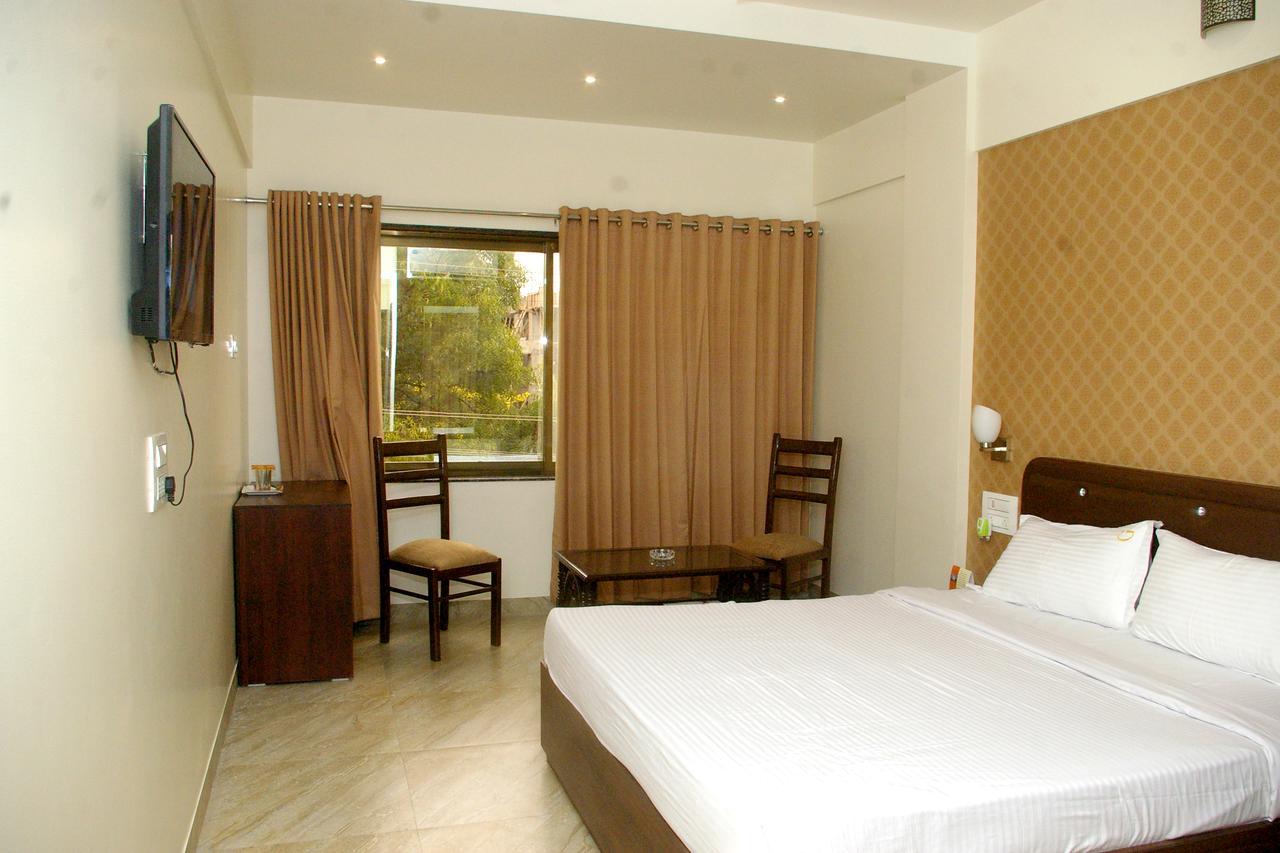 Hotel Gulmohar Pride Ahmednagar Exterior photo
