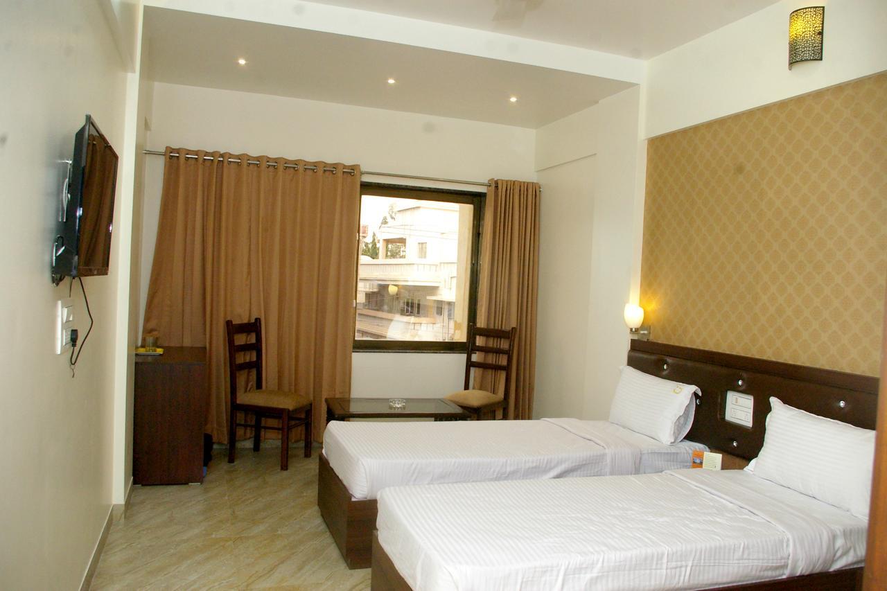 Hotel Gulmohar Pride Ahmednagar Exterior photo