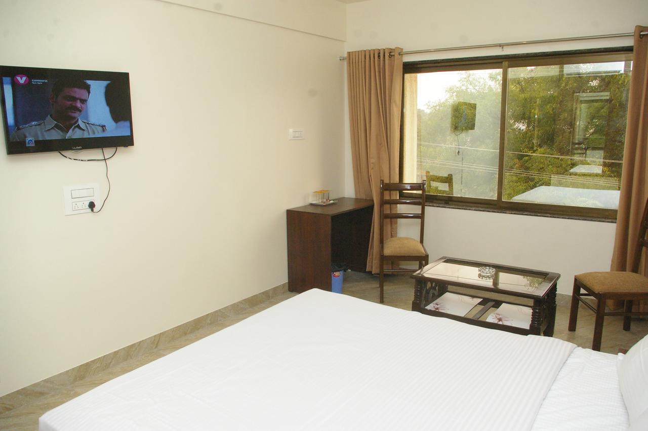 Hotel Gulmohar Pride Ahmednagar Exterior photo