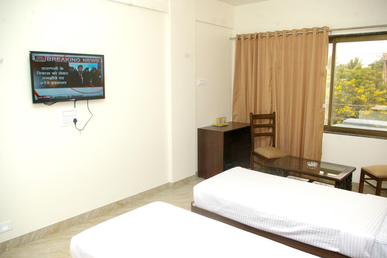 Hotel Gulmohar Pride Ahmednagar Exterior photo