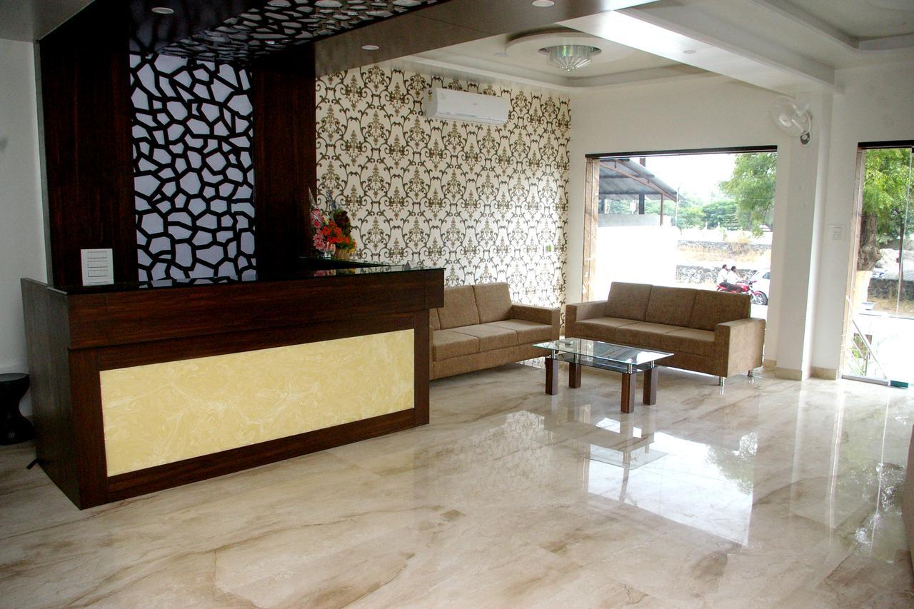 Hotel Gulmohar Pride Ahmednagar Exterior photo