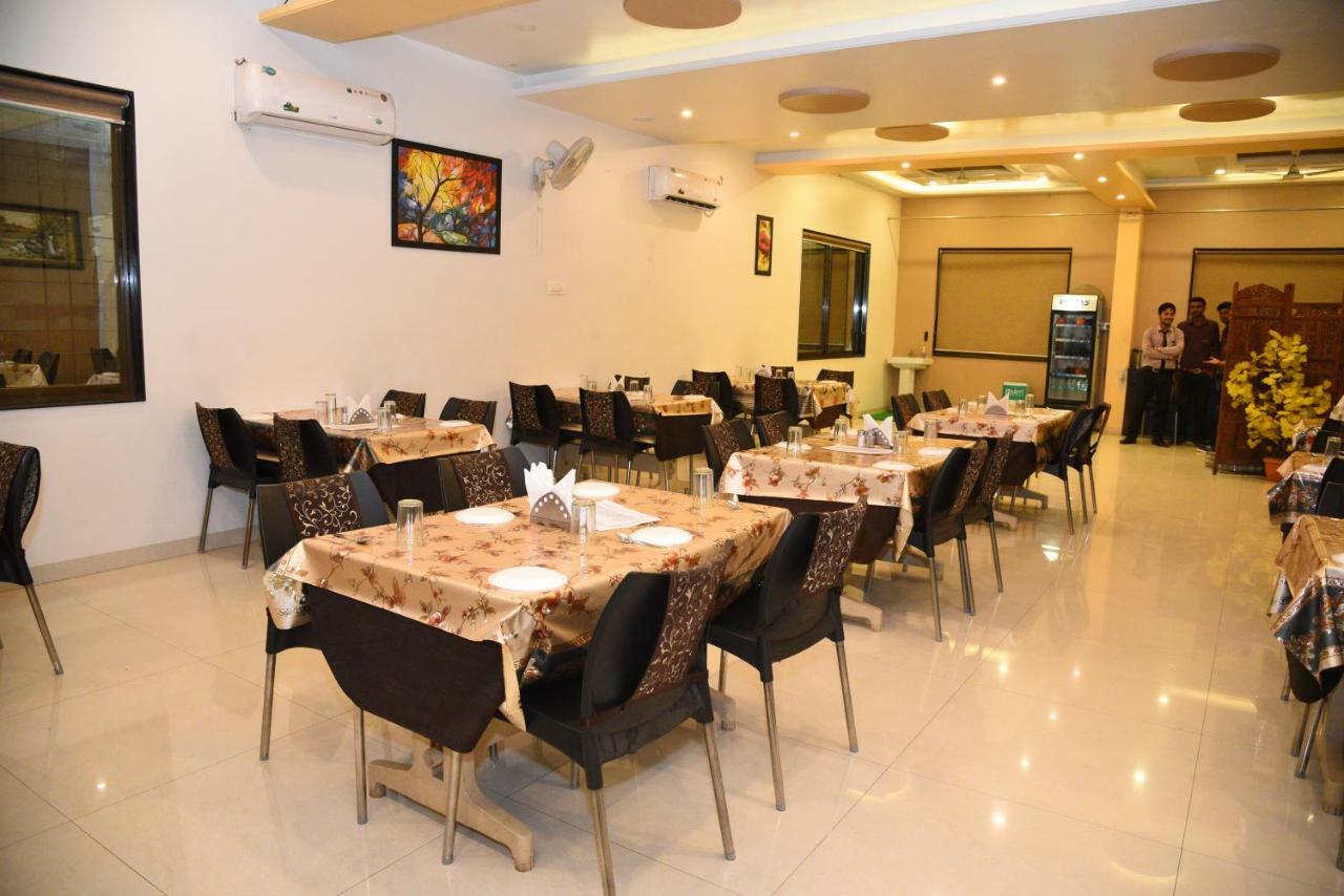Hotel Gulmohar Pride Ahmednagar Exterior photo